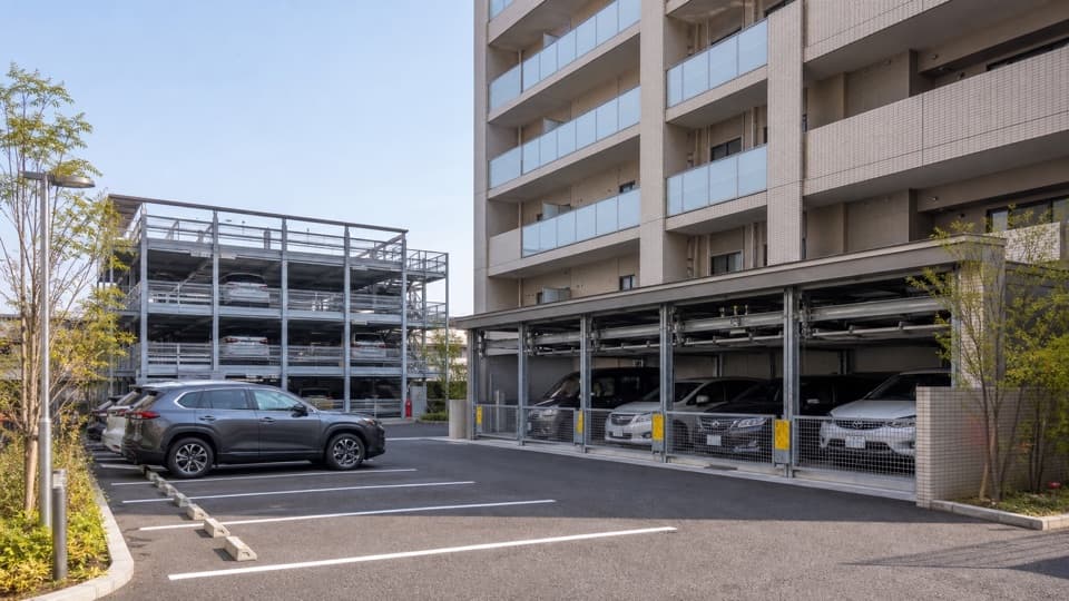 平置きや機械式など複数の方式があるマンション駐車場